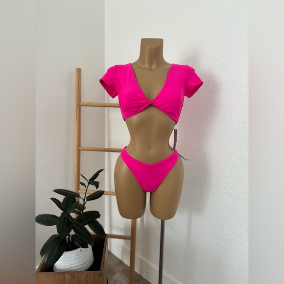 NWT Women's Twist-Front Short Sleeve Bralette
Bikini Top - Wild Fable pink - Picture 5 of 5